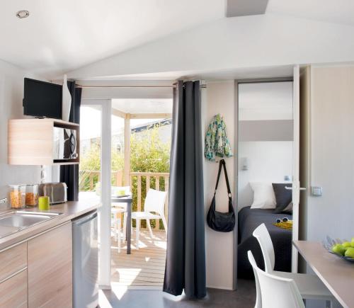Villa 6 chambres piscine plage à 5 mn — 4-Star Luxury Hotel in Vic-La-Gardiole, France