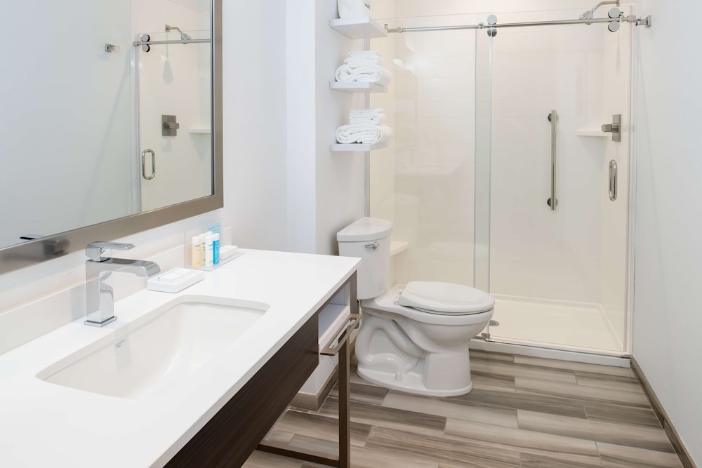 Hampton Inn Petaluma CA - photo 16