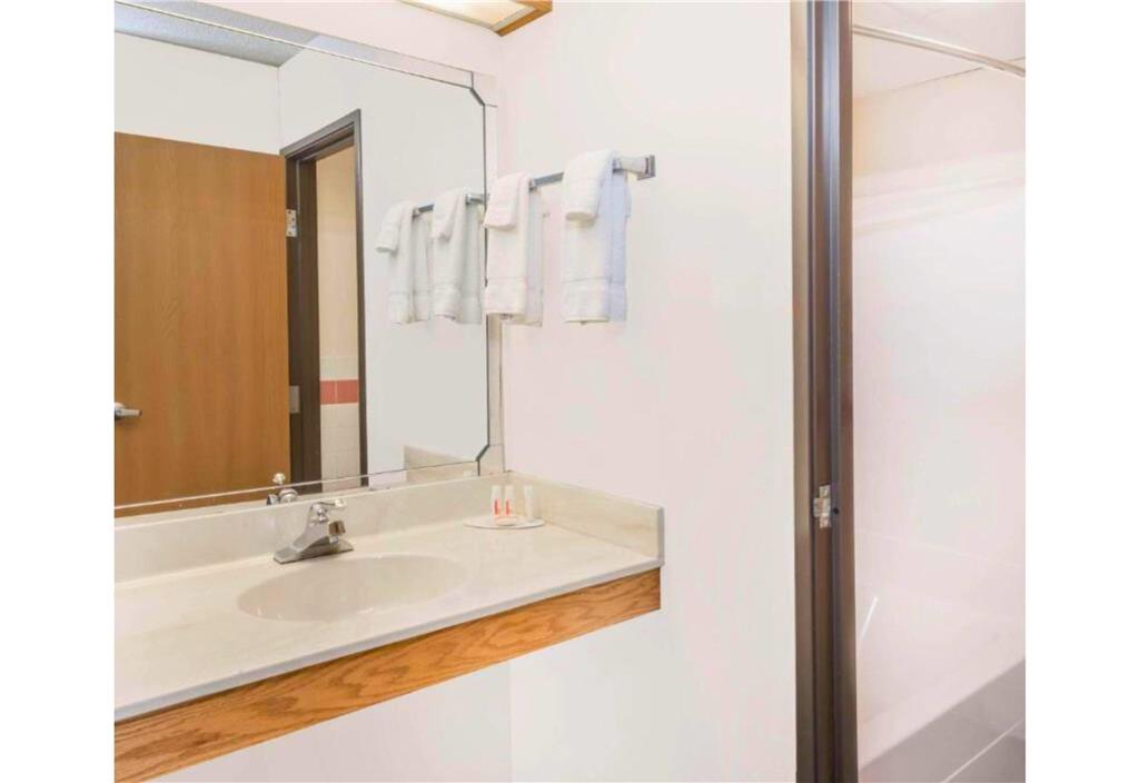 Baymont by Wyndham Marshalltown - photo 42