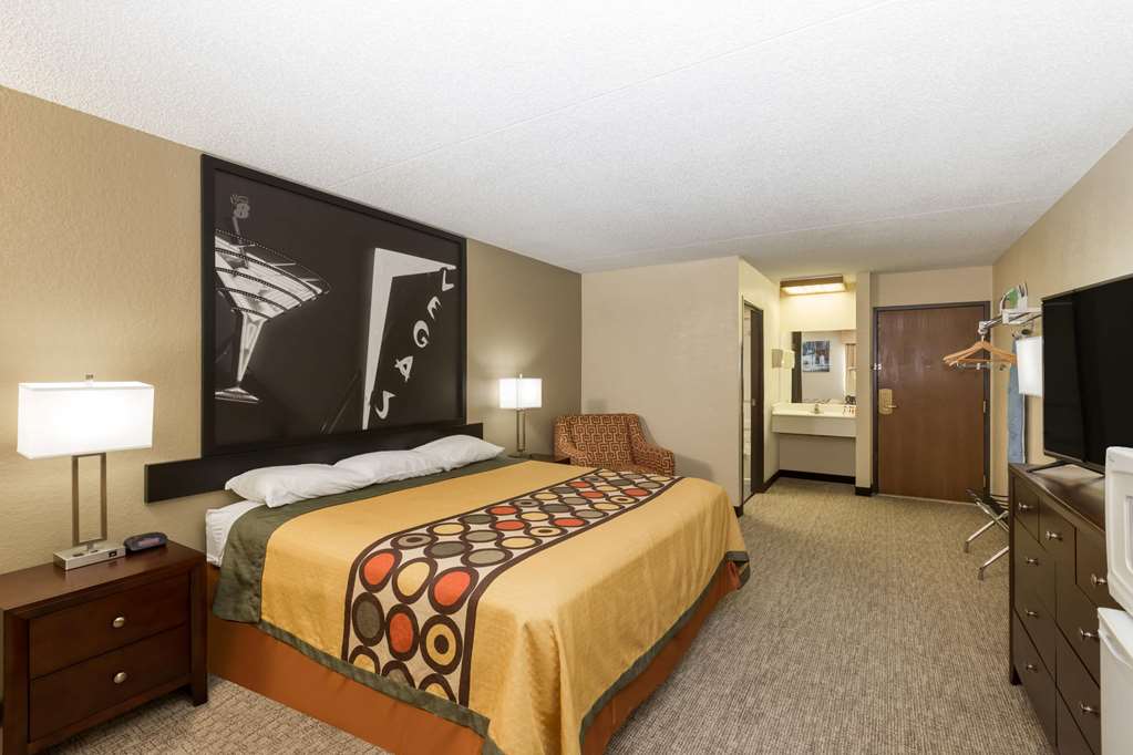 Super 8 by Wyndham Wichita North - photo 10