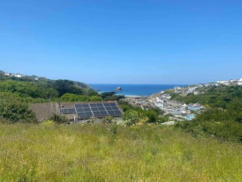Cliffside 3 Bedroom House with Sea Views — 4-Star Luxury Hotel in Redruth, United Kingdom