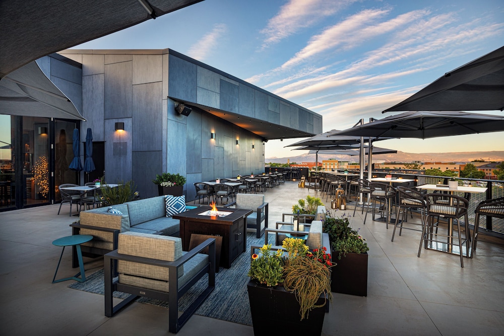 Hotel Maverick - photo 23