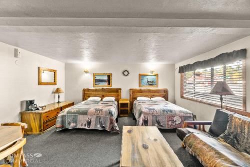 Willamette Pass Inn & Chalets - photo 8