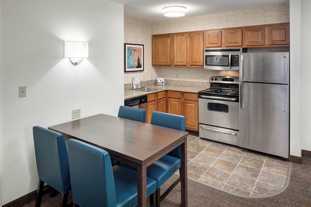 Residence Inn by Marriott Kansas City Country Club Plaza - photo 7