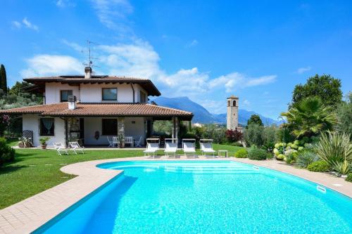 Villa Oleander — 4-Star Luxury Hotel in Manerba Del Garda, Italy
