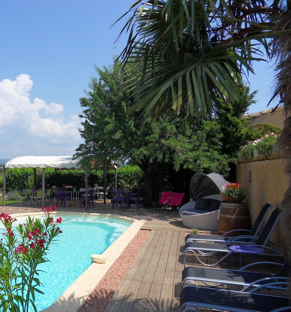 Le Jardin d'Ivana — 4-Star Luxury Hotel in Oppede Le Vieux, France