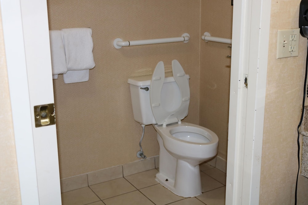 Baymont by Wyndham Columbia Northwest - photo 15