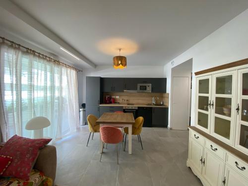 Tres Beau F2 Neuf 50 M2 Grande Terrasse 30 M2 Tres Bien Situe in Narbonne, France