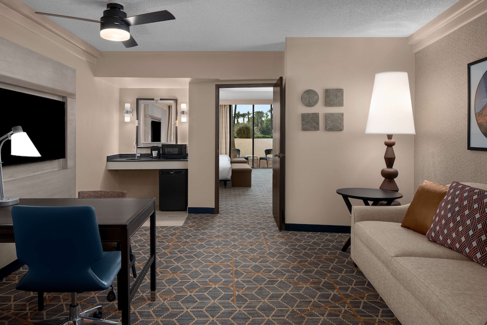 Embassy Suites by Hilton Phoenix Biltmore - photo 22