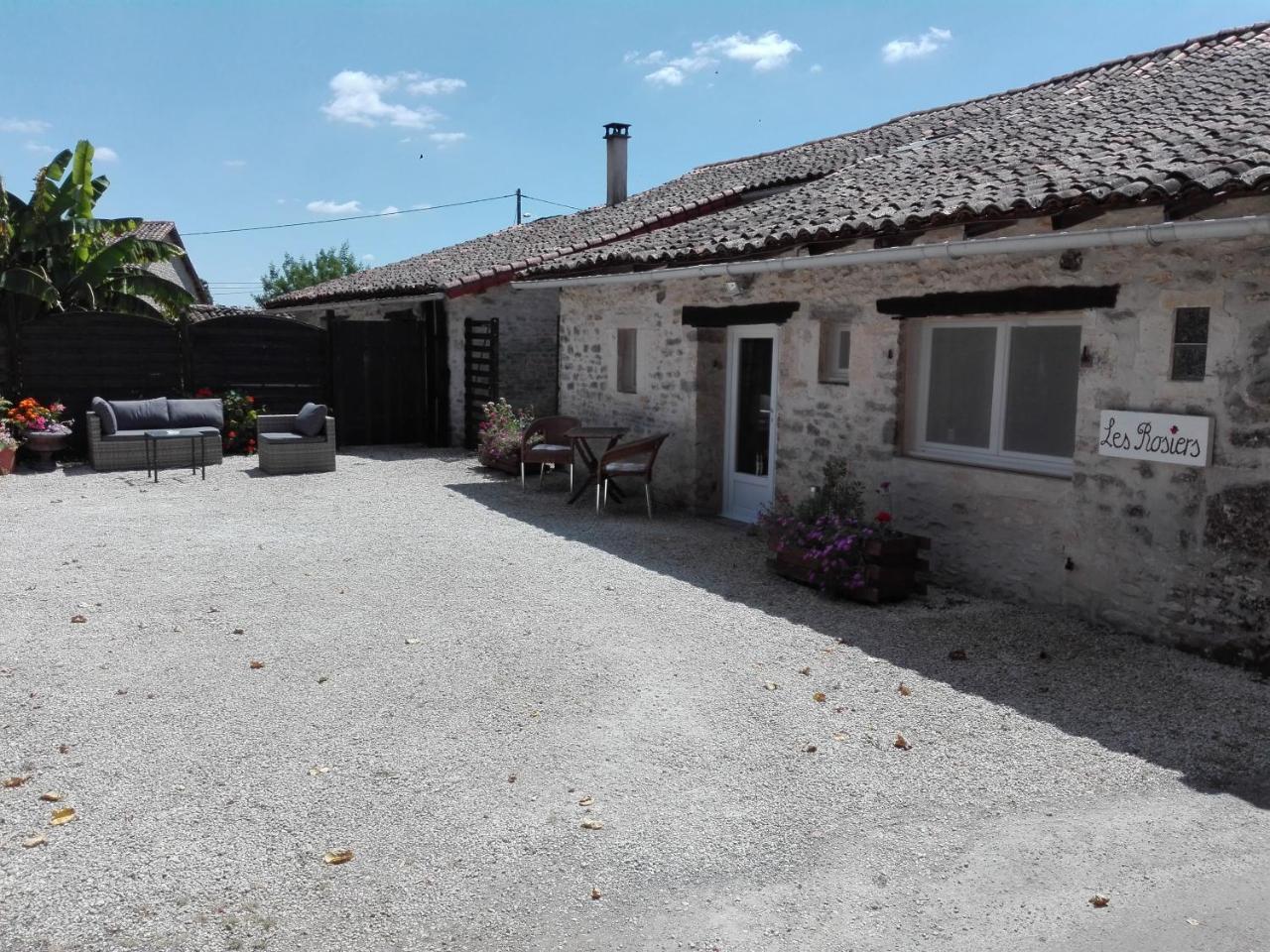 Les Rosiers — hotel in Chaunay