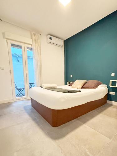 Luminoso Con Patio Y Buena Zona - carbon neutral hotel in Madrid
