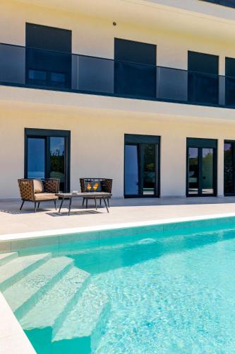 Luxury apartment LaRiv II with pool — 4-Star Luxury Hotel in Krk, Croatia
