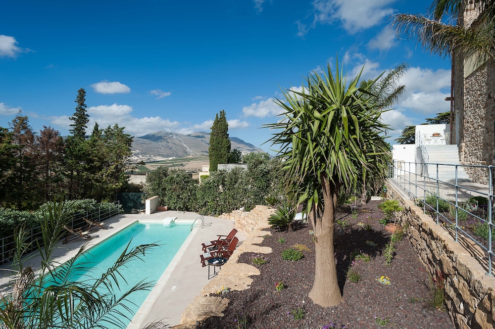 Baglio Maranzano Marietta — 4-Star Luxury Hotel in Buseto Palizzolo, Italy