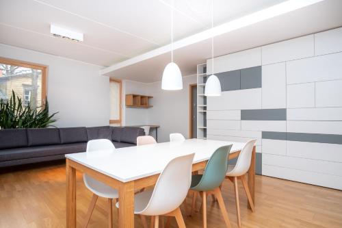 Dream Stay Stylish Apartment near Old Town with Free Parking