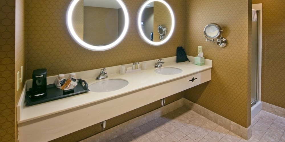 Isle Casino Hotel Bettendorf - photo 33