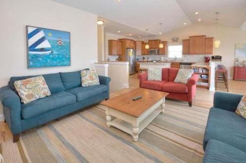1 Coastal Escape - photo 2