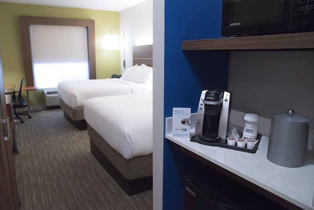 Holiday Inn Express & Suites Alexandria by IHG - photo 10