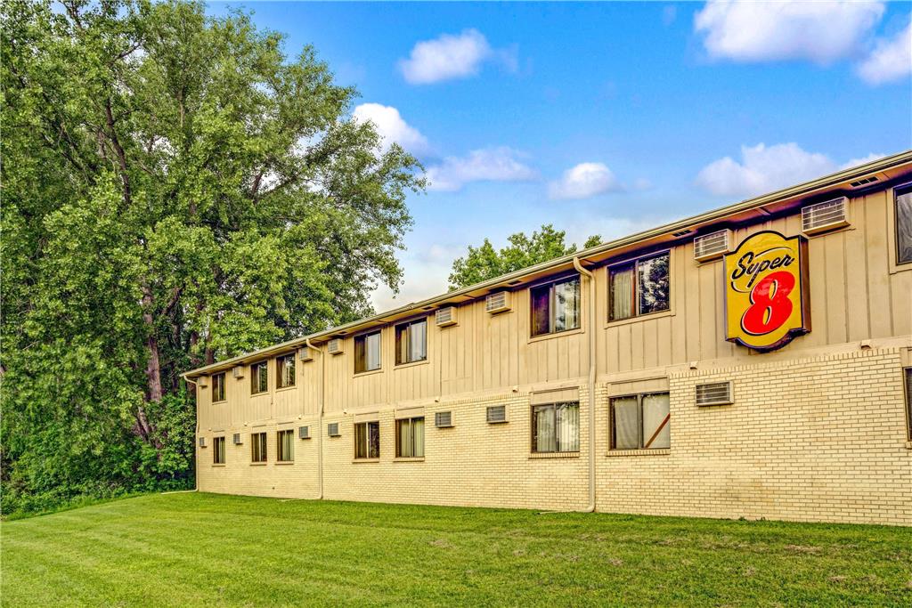 Super 8 by Wyndham Chaska - last minute hotel in Chaska