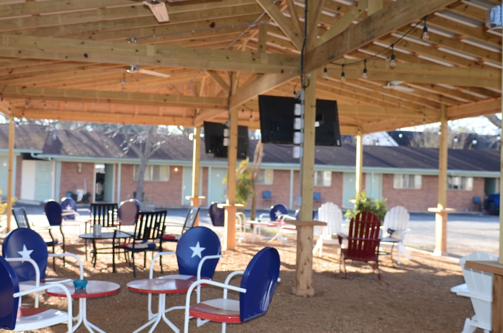 The Oak Motel - photo 45