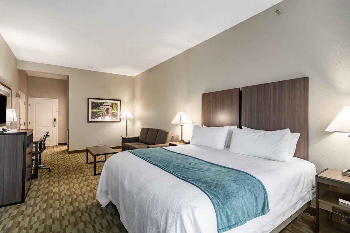 Riverview Inn & Suites an Ascend Collection Hotel - photo 10