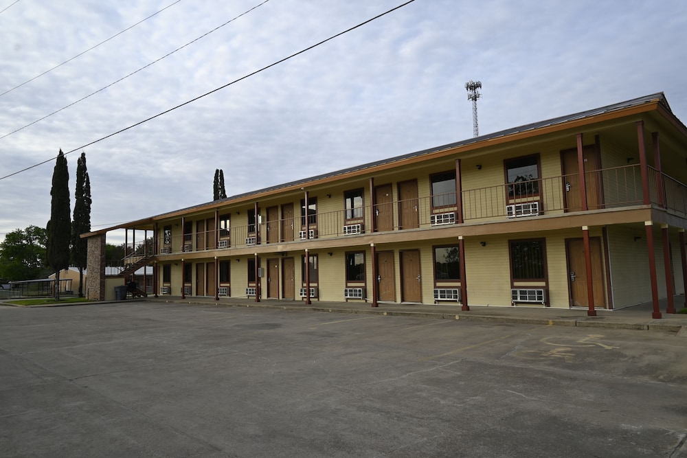 Coachway Inn - photo 14