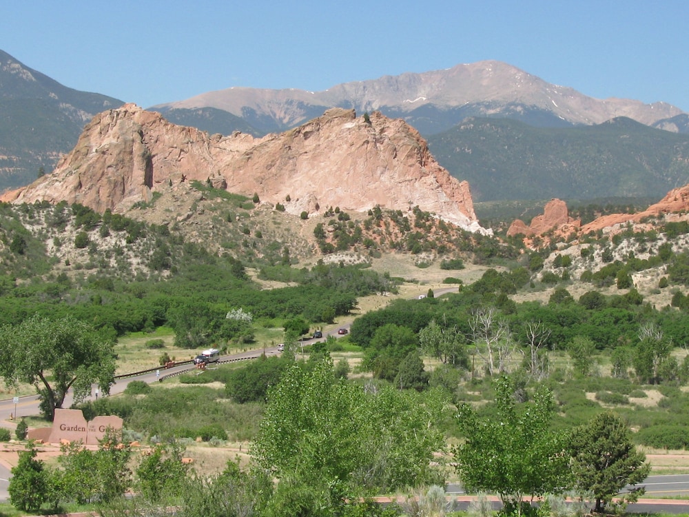 Holiday Inn Express & Suites Colorado Springs Central by IHG - photo 100