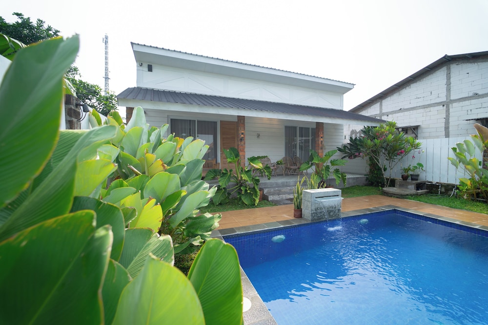 Villa Sawah Prambanan — 4-Star Luxury Hotel in Candi Prambanan, Indonesia