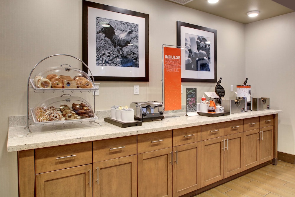 Hampton Inn & Suites Milwaukee West - photo 36