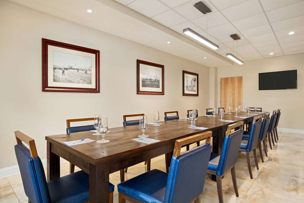 Wyndham Newport Hotel - photo 21
