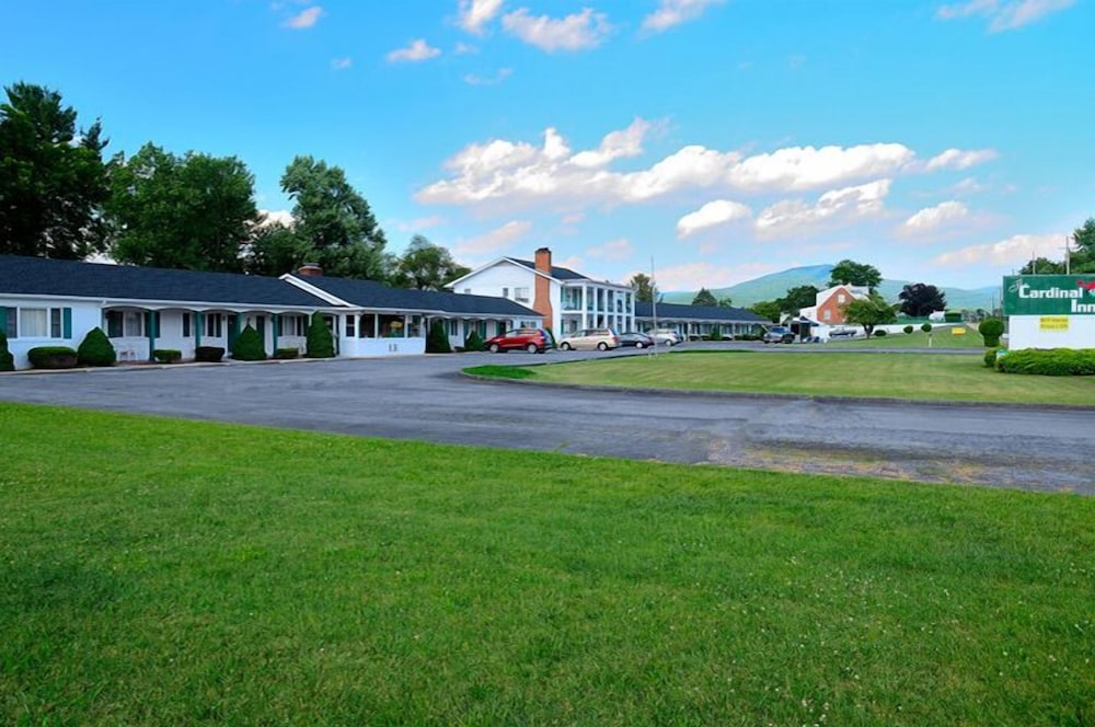 Cardinal Inn - carbon neutral hotel in Luray