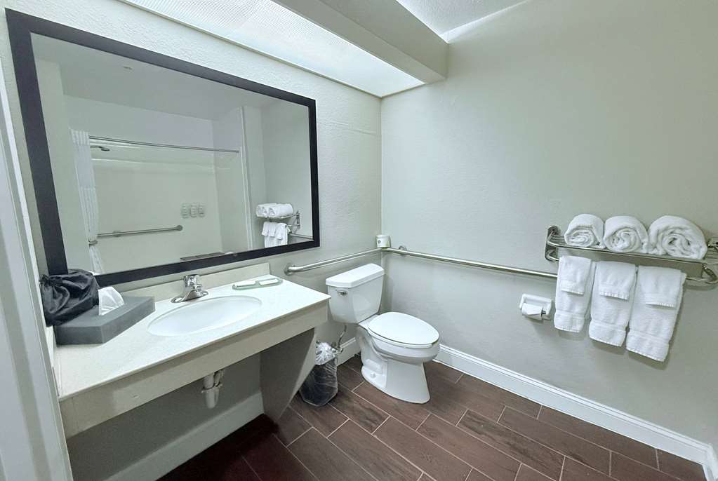 La Quinta Inn & Suites by Wyndham Orlando Universal area - photo 38