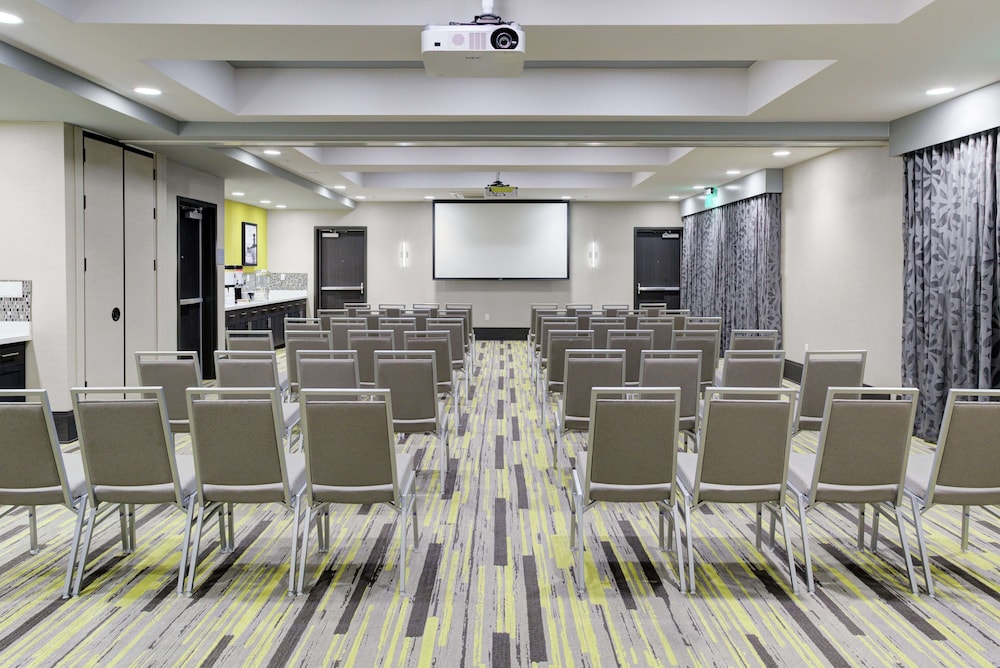 Hampton Inn & Suites Irvine Orange County Airport - photo 35