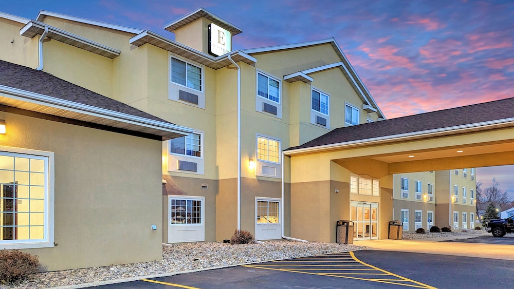 Estherville Hotel & Suites - photo 79