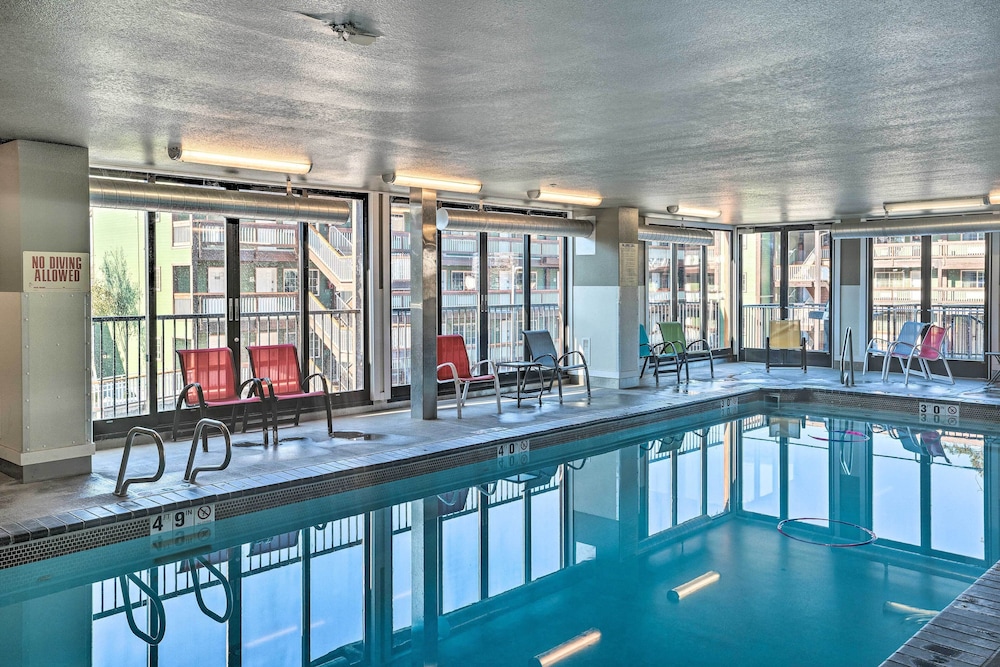 Steps to Lake Chelan Condo with Resort Amenities - featured photo