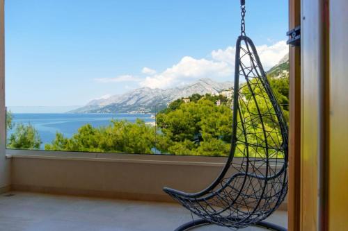 Apartment 3524 11 for 4 Pers in Brela — 4-Star Luxury Hotel in Brela, Croatia