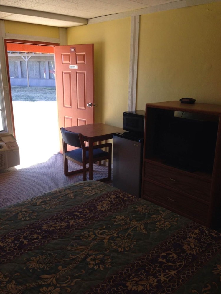 Sportsman Inn and Suites - photo 4