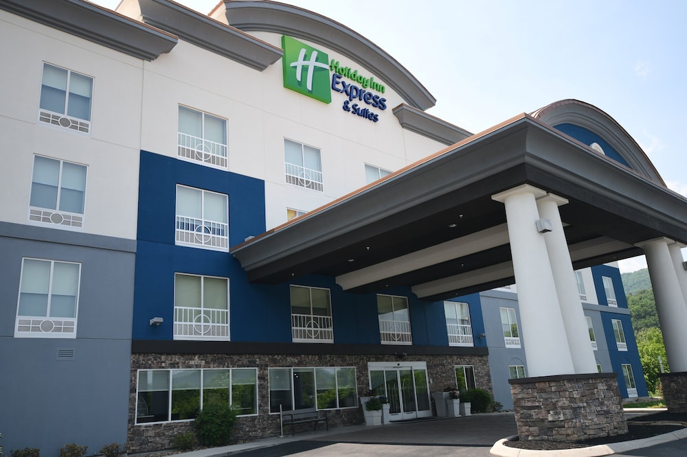 Holiday Inn Express & Suites Caryville by IHG - photo 32