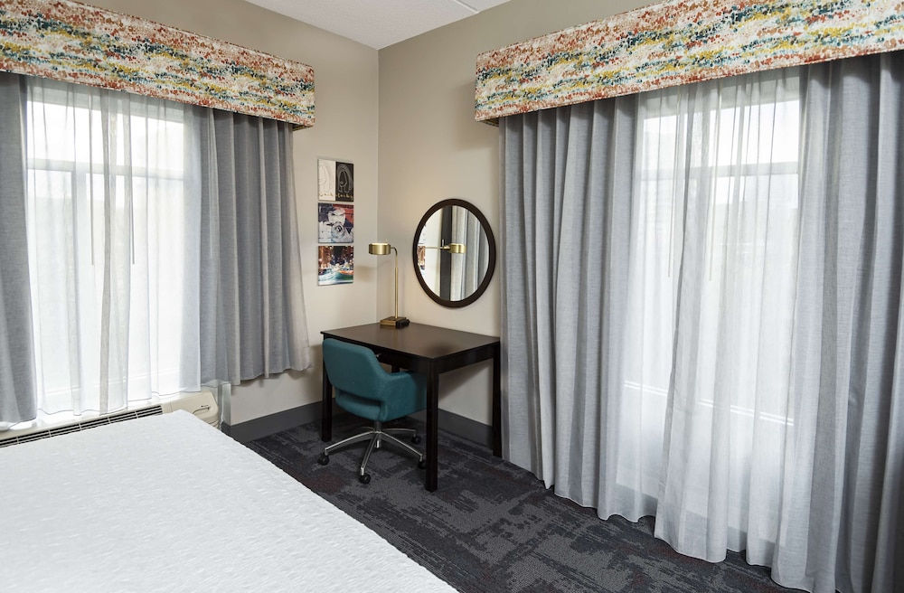 Hampton Inn & Suites Raleigh Downtown - photo 12