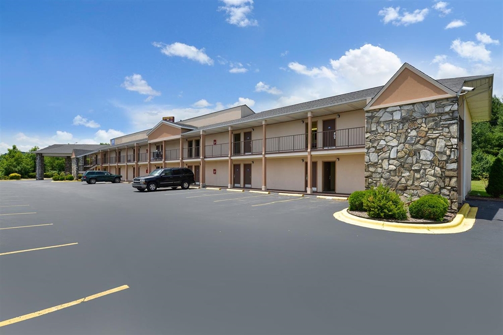 Americas Best Value Inn Canton NC - photo 2
