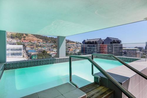 Backup Powered Trendy NY City Apartment at Table Mountain