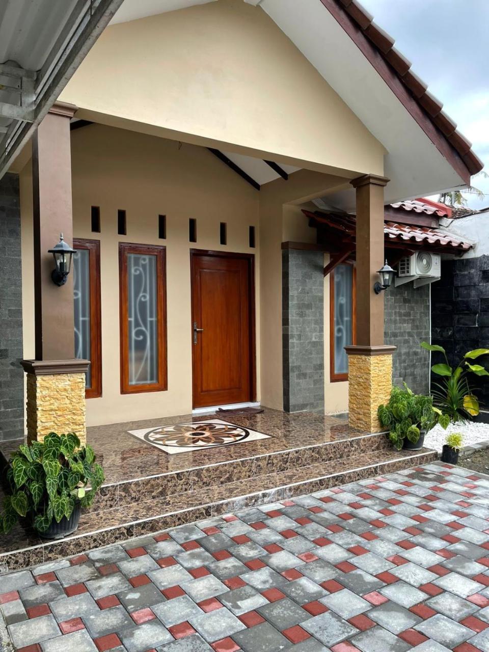Omah Pikatan Homestay — 4-Star Luxury Hotel in Kasihan, Indonesia