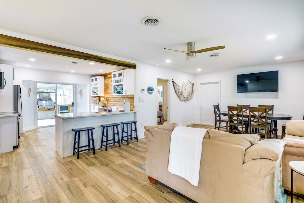 Pet Friendly Cocoa Beach Home Walk to Beach — 4-Star Luxury Hotel in Cocoa Beach, United States