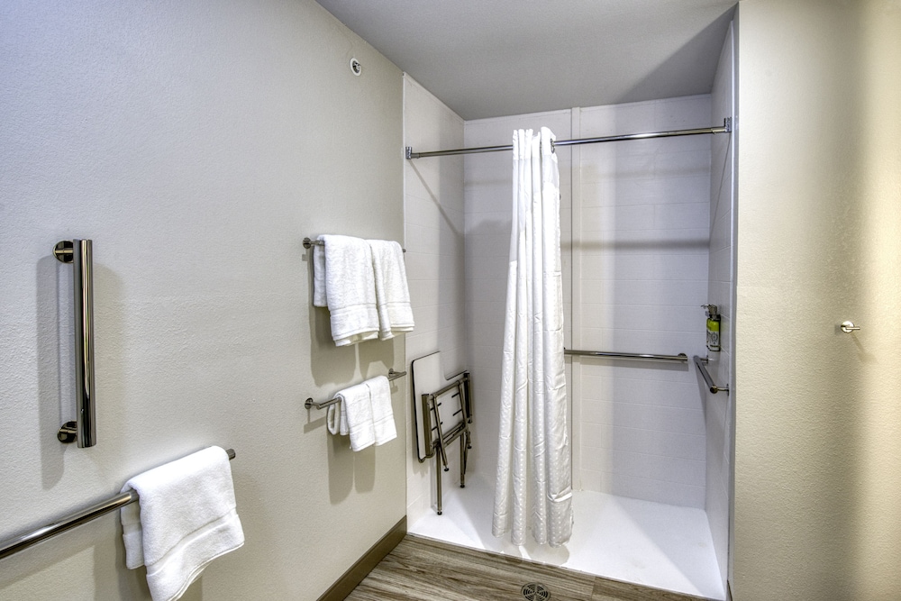 Holiday Inn Express & Suites Omaha Downtown Old Market by IHG - photo 14