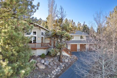 Lucy Lou 30 Day Minimum in Bend, United States