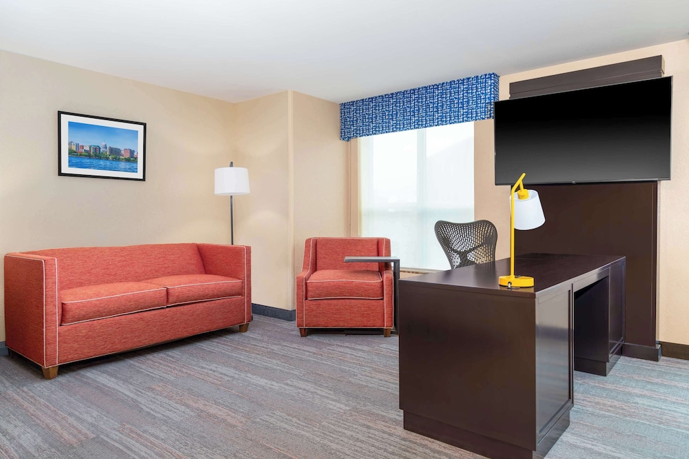 Hampton Inn & Suites Madison Downtown - photo 24