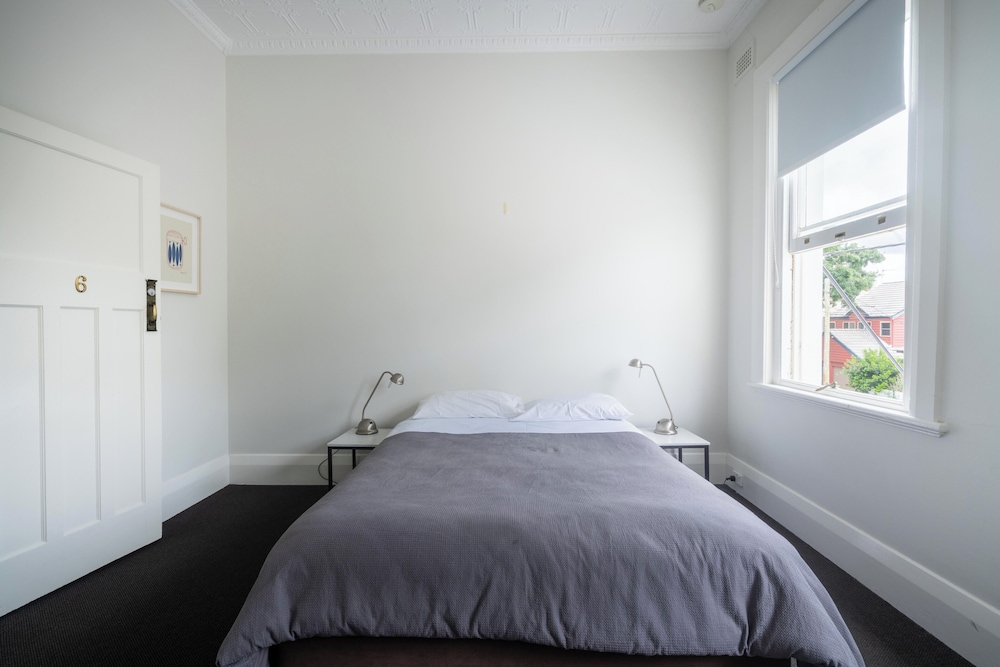 Oriental Hotel — Cooks Hill — photo 2