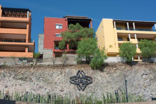 Casa Lupitzin Centro Getaway Pool HotTub CityView FreeParking BBQ San Miguel de Allende — 4-Star Luxury Hotel in San Miguel De Allende, Mexico