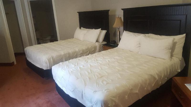 Cedar Park Inn & Whirlpool Suites - photo 12