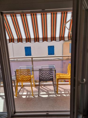 Bandol T2 Hyper Centre Rue Calme in Bandol, France