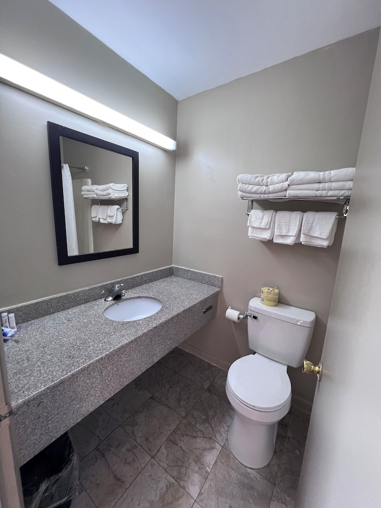 Rodeway Inn & Suites Hershey Chocolate Avenue - photo 50